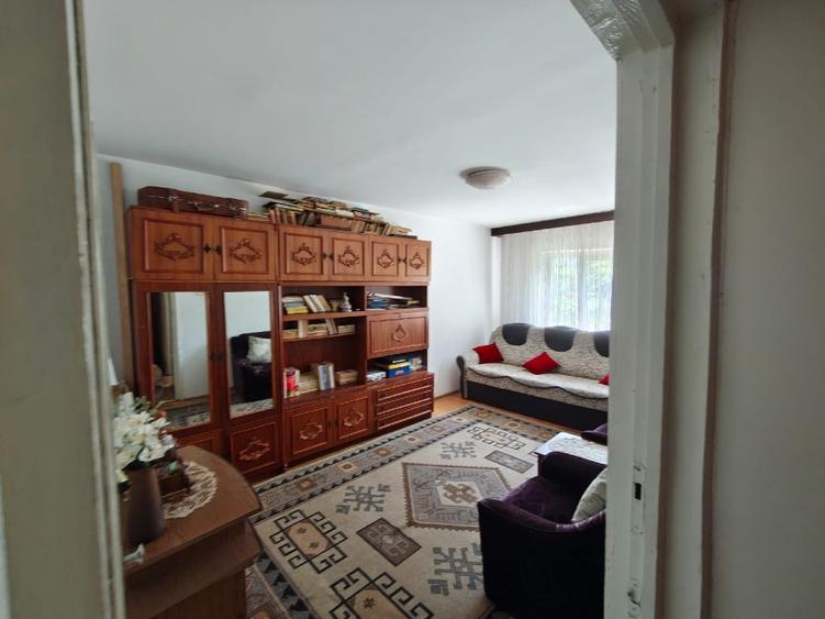 Apartament cu 3 camere în Mihai Bravu