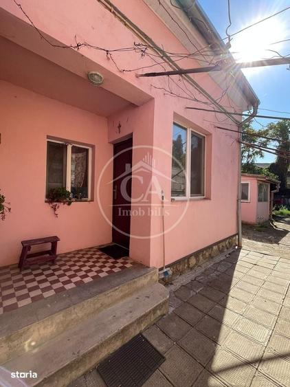 Casă cu 4 camere decomandat în Central