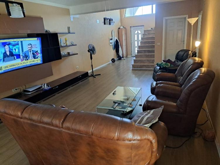 Duplex cu 5 camere cu Canalizare în Moșnița Nouă