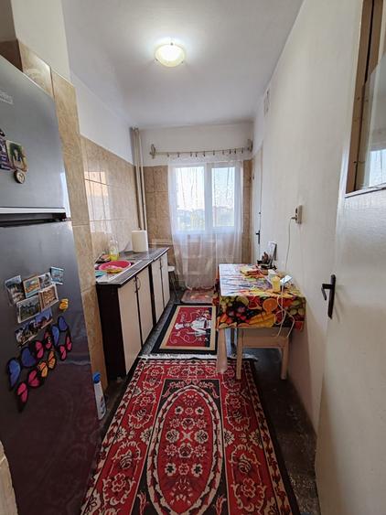 Apartament cu 3 camere decomandat în Drumul Taberei