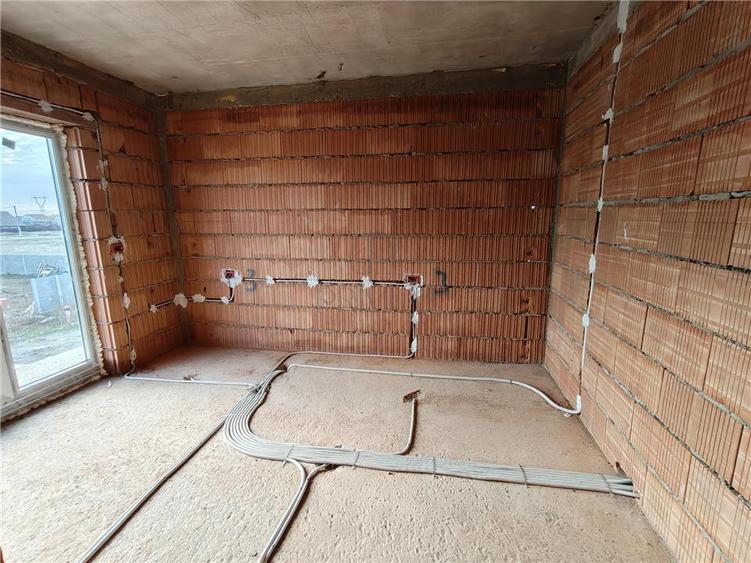 Duplex cu 4 camere cu Canalizare în Moșnița Nouă