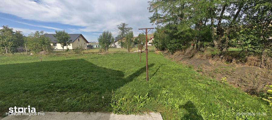 Casă cu 3 camere cu Teren 1800 Mp în Lețcani
