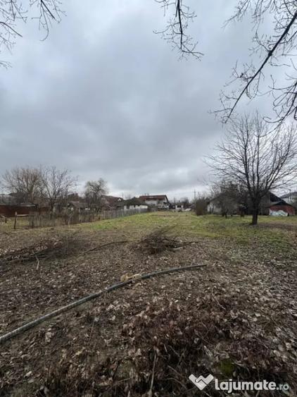 Teren de 1500 mp, în Hotvon