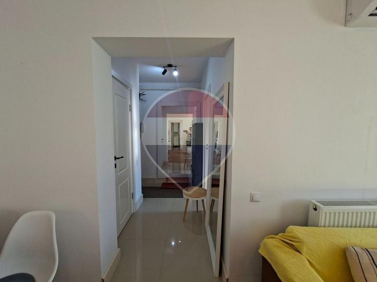 Apartament cu 3 camere decomandat în Săsar