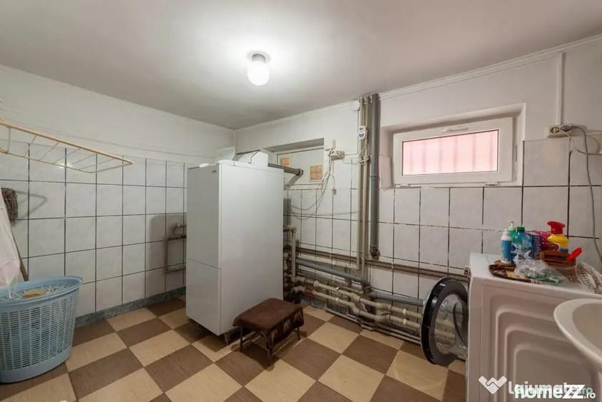 Casă cu 7 camere cu Teren 350 Mp în Central