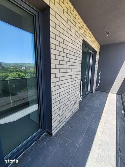 Apartament cu 2 camere semidecomandat în Podu Roș