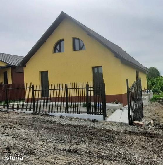 Casă cu 4 camere cu Teren 600 Mp în Voinești