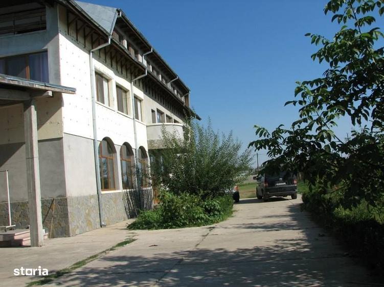 Casă cu 4 camere în Uiești