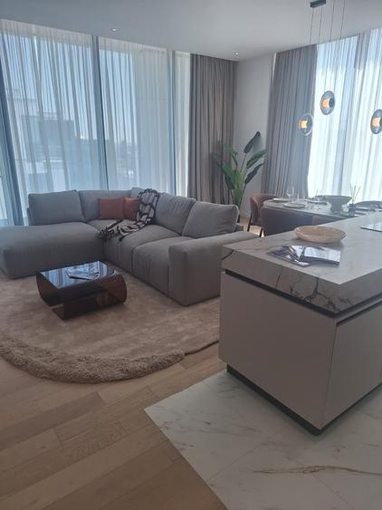 Penthouse cu 4 camere semidecomandat în 13 Septembrie