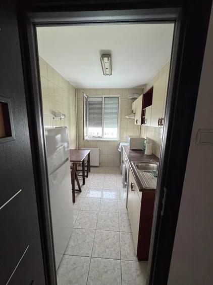 Apartament cu 2 camere semidecomandat, mobilat în Baba Novac