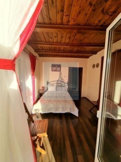 Casă individuală cu 10 camere cu Canalizare în Dâmbul Morii