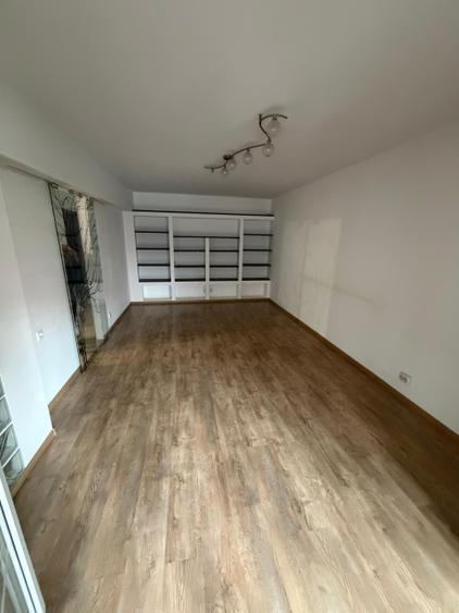 Apartament cu 3 camere decomandat, mobilat în Drumul Taberei