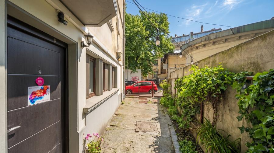 Apartament cu 2 camere decomandat în P-ța Universității