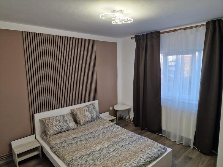 Proprietar închiriez apartament  2 dormitoare - 8
