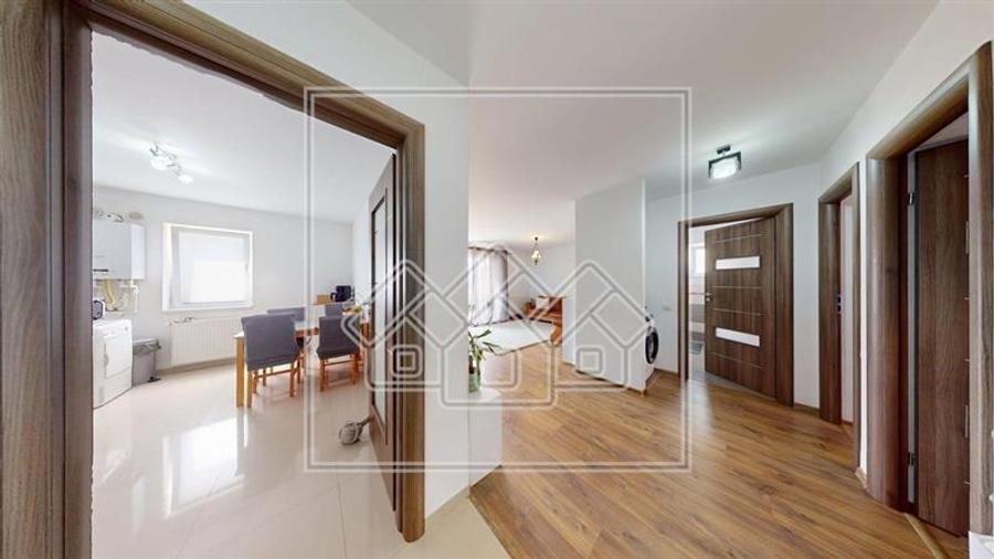 Apartament cu 3 camere decomandat în Șelimbăr