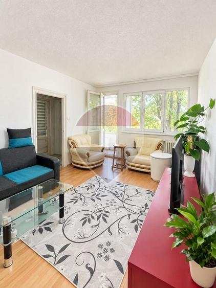 Apartament cu 2 camere semidecomandat în 1 Mai