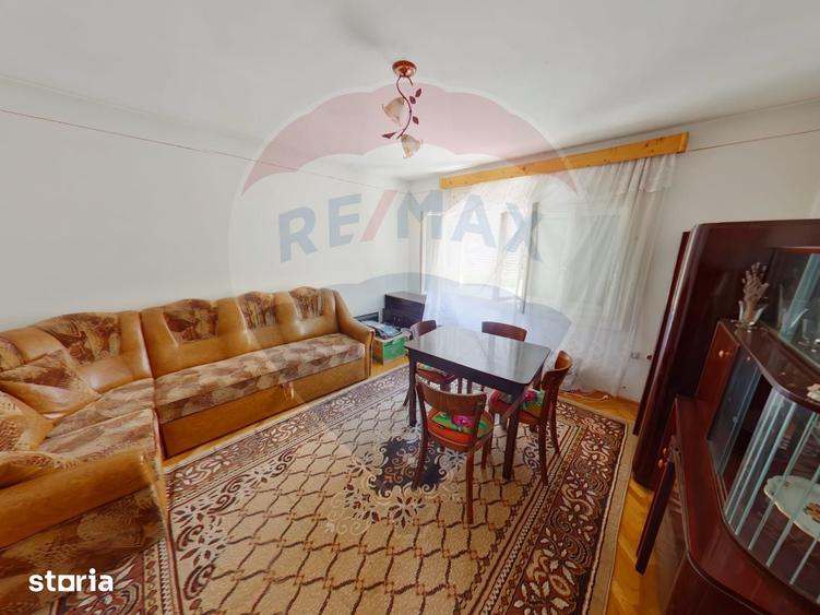 Casă cu 8 camere cu Teren 2694 Mp în Rona de Sus