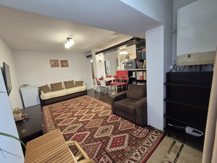 Apartament cu 3 camere decomandat în Nicolina