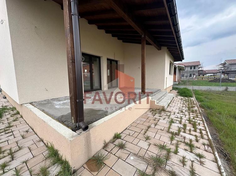 Casă individuală cu 4 camere cu Canalizare în Săcălaz