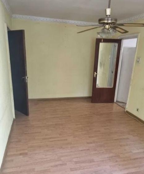 Apartament cu 3 camere semidecomandat, mobilat în Titan