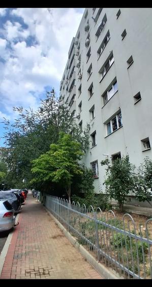 Apartament cu 3 camere decomandat în Dristor