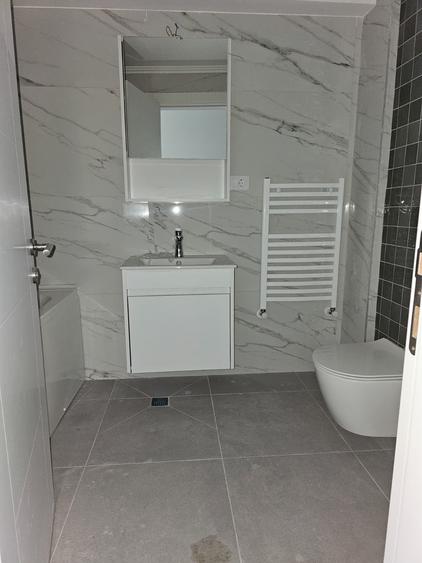 Apartament cu 3 camere decomandat în Energia
