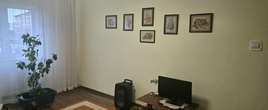Apartament cu 3 camere decomandat, mobilat în Central