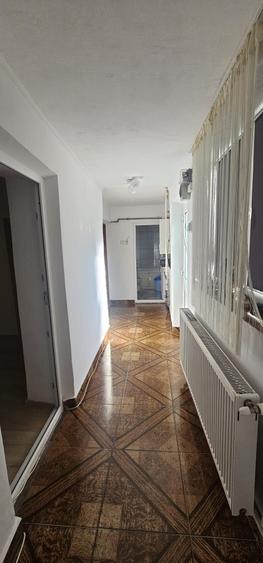 Inchiriez apartament la curte - 6
