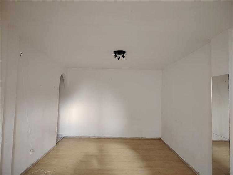 Apartament cu 2 camere nedecomandat, mobilat în Vest