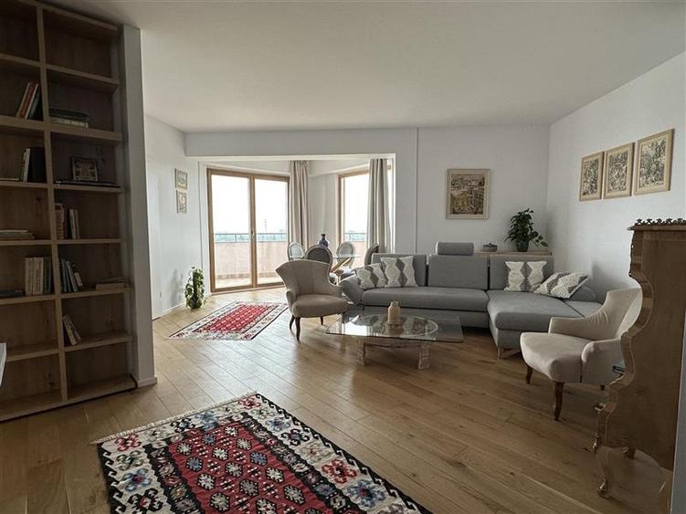 Apartament cu 3 camere decomandat, mobilat în P-ta Presei Libere