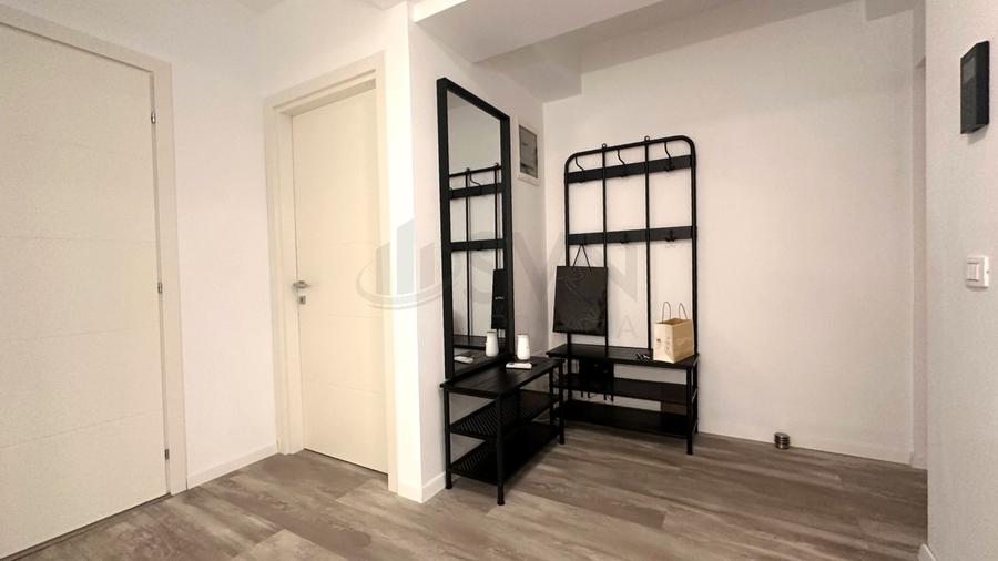 Apartament cu 3 camere semidecomandat în Herăstrău