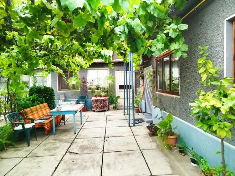Casă cu 4 camere cu Teren 720 Mp în Central