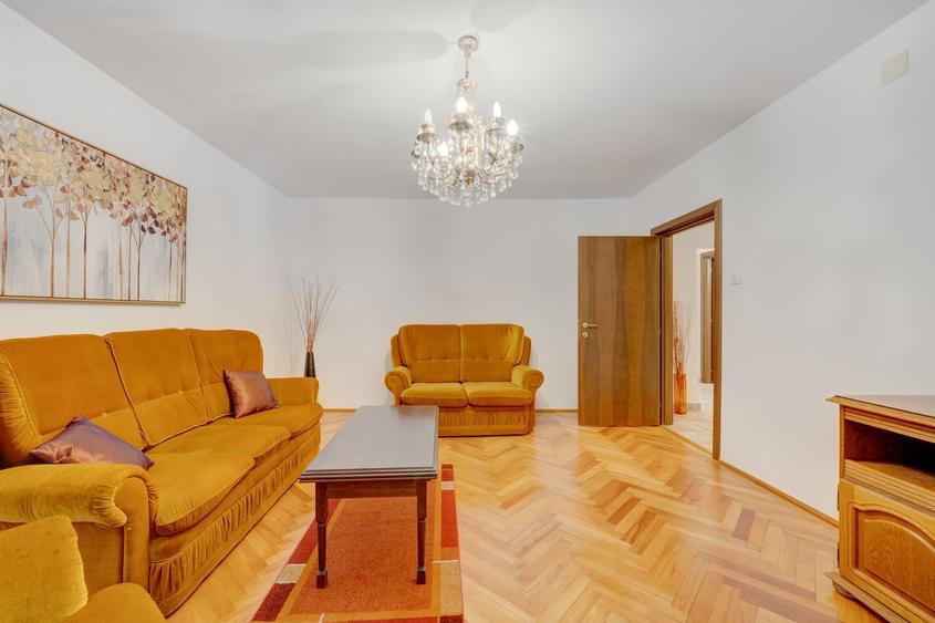 Apartament cu 3 camere decomandat în Unirii
