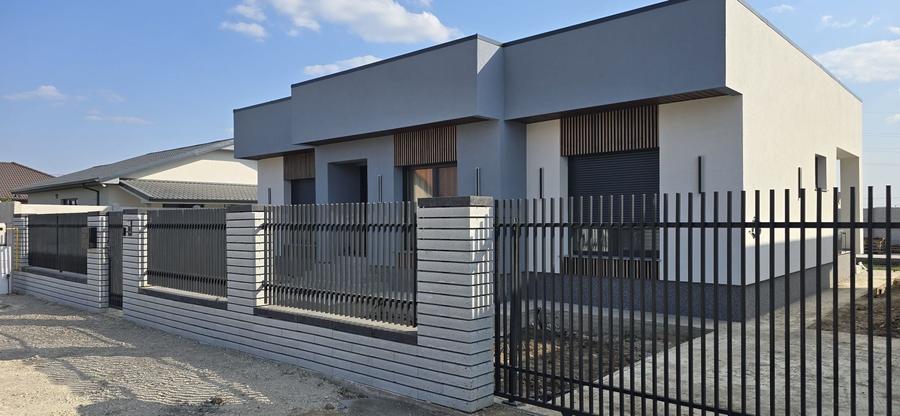Casă cu 4 camere în Sântandrei