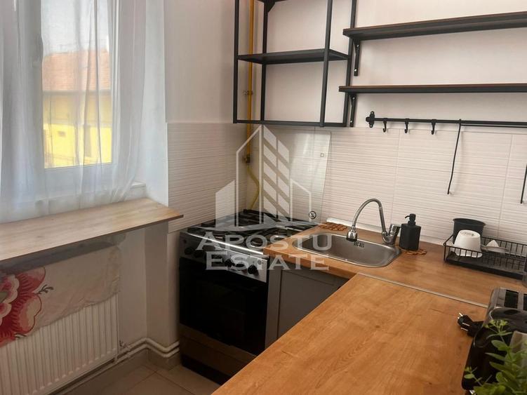 Apartament cu 2 camere decomandat, mobilat în Ultracentral