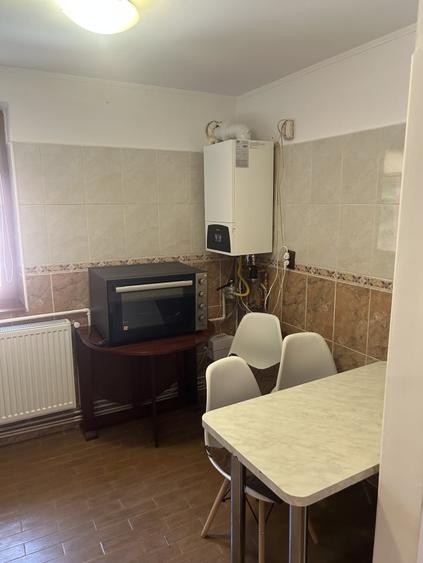 Apartament cu 2 camere decomandat, mobilat în Cezar Petrescu