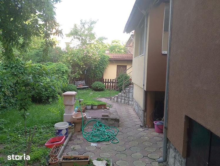 Casă individuală cu 8 camere cu Canalizare în Șagului