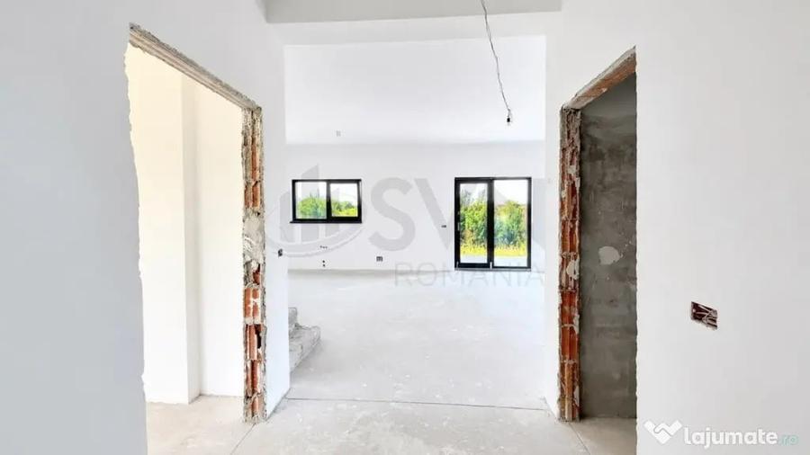 Casă cu 7 camere cu Teren 400 Mp în Corbeanca
