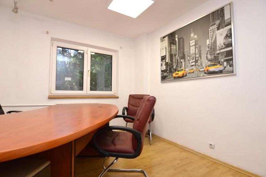 Apartament cu 2 camere semidecomandat, mobilat în 13 Septembrie