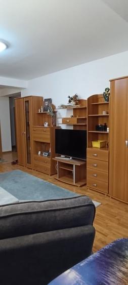 Apartament cu 4 camere decomandat, mobilat în Torontalului