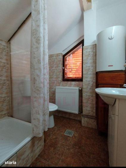 Casă cu 6 camere cu Teren 440 Mp în Zăvoi