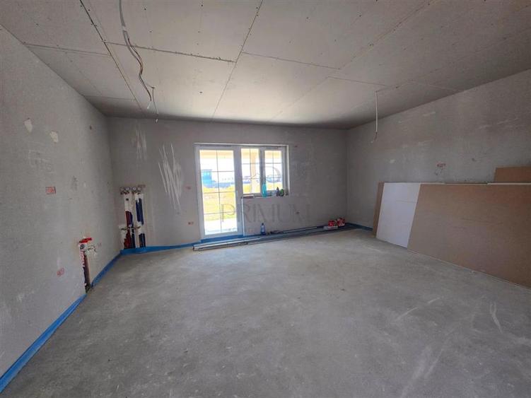 Duplex cu 4 camere cu Canalizare în Moșnița Nouă