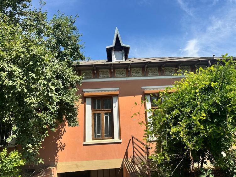 Casă individuală cu 5 camere cu Teren 1500 Mp în Tunari