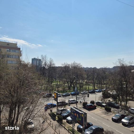 Apartament cu 3 camere decomandat în Tei