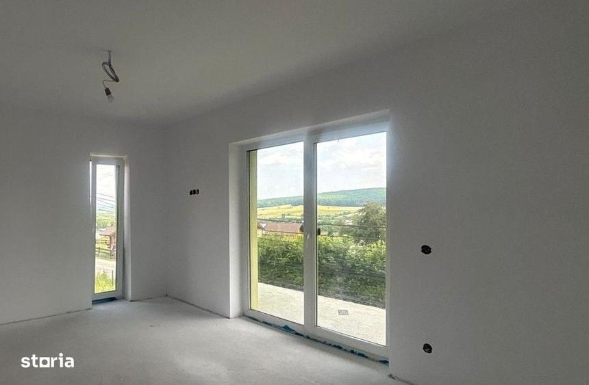 Casă cu 4 camere cu Teren 705 Mp în Sadu