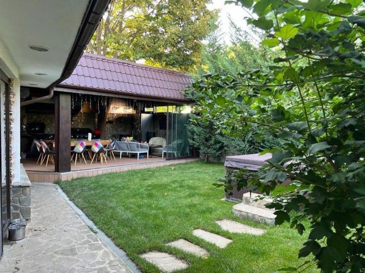 Casă individuală cu 7 camere cu Teren 1576 Mp în Snagov