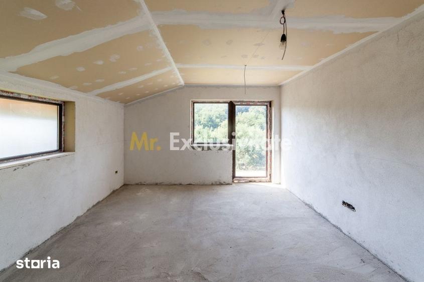 Casă cu 4 camere cu Teren 1012 Mp în Merișani