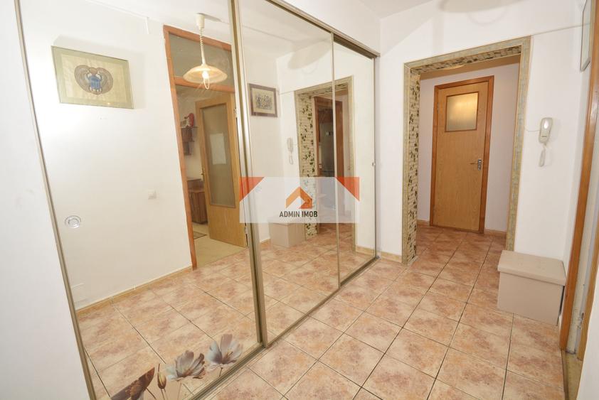 Apartament cu 3 camere în Drumul Taberei