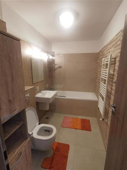 Apartament cu 2 camere decomandat, mobilat în Tractorul
