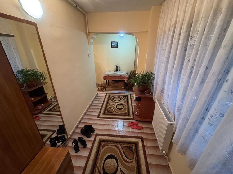Apartament cu 4 camere decomandat în Casa de Cultură